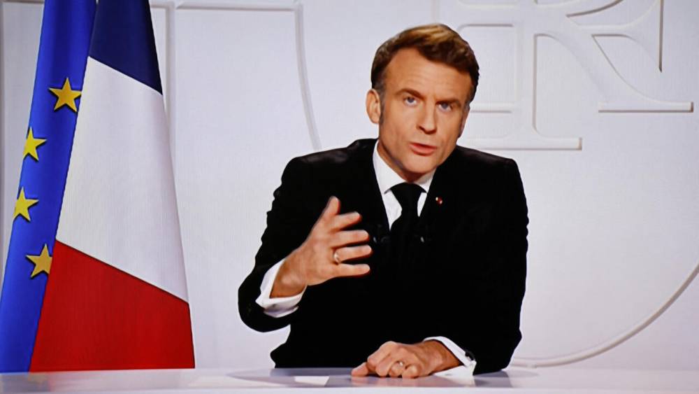 Le président français annonce un nouvel investissement de 100 millions d'euros pour attirer les chercheurs étrangers