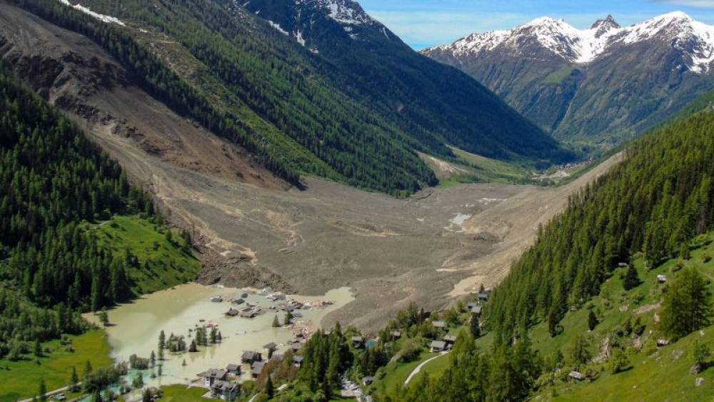 L’inquiétude reste vive après l’effondrement d’un glacier dans les Alpes suisses