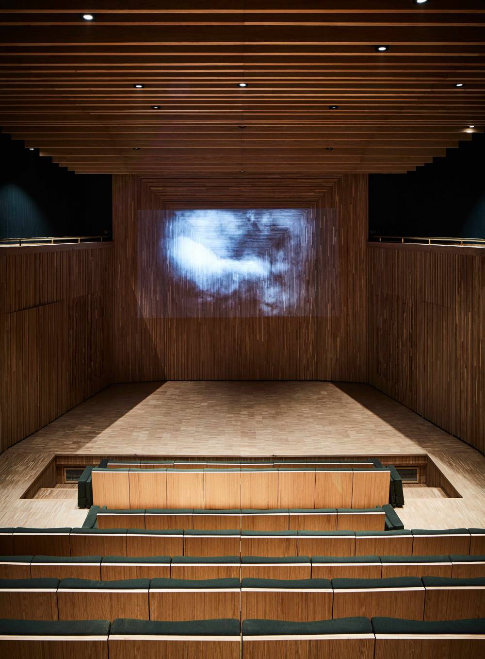 Mai 2026 à l’auditorium pierre bergé : la scène et le spectacle en dialogue avec l’univers d’yves saint laurent