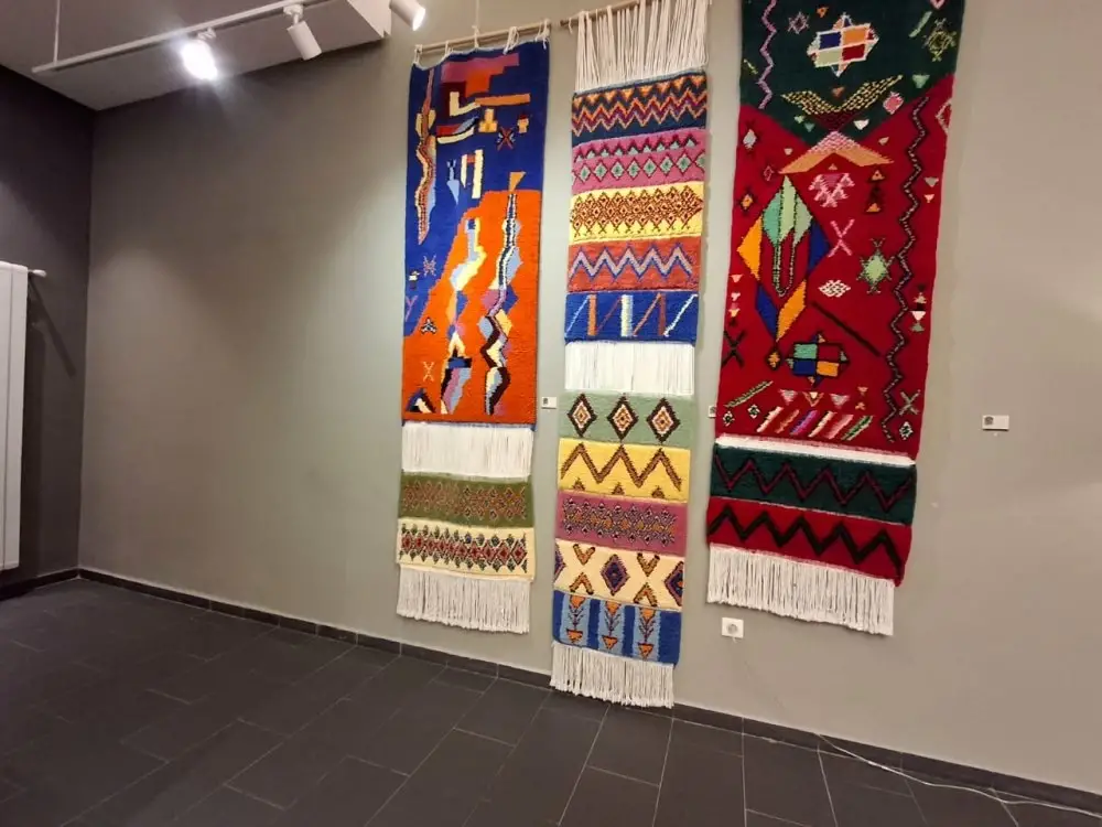 «Nœud, couleur et esprit»: Houcine Htoutou tisse l’âme amazighe à la Galerie Zéphyr
