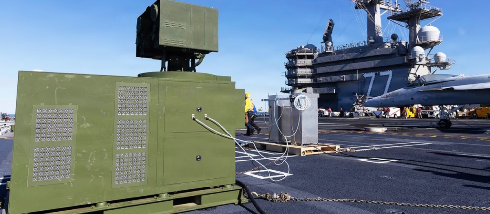 C’est une première : un canon laser anti-drones a été testé sur un porte-avions américain