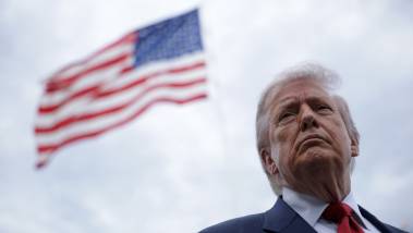 Trump juge « totalement inacceptable » la réponse...
