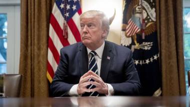 Les États-Unis retirent 76 personnes et entités de...
