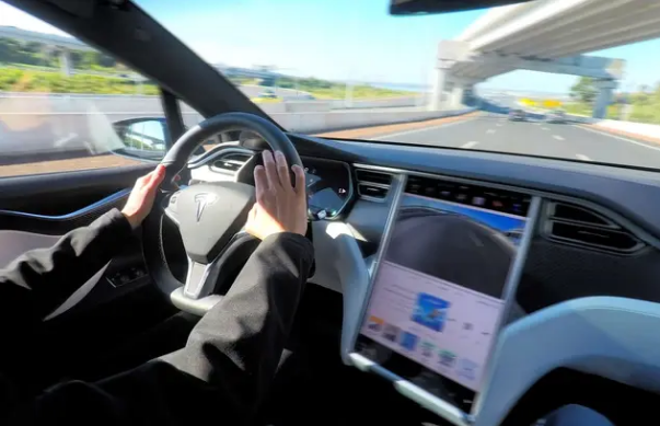 Tesla : Les futures voitures pourraient être équipées de la 5G