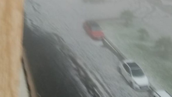 Salé se réveille recouverte d'un beau manteau blanc... Neige? Non: grêle
