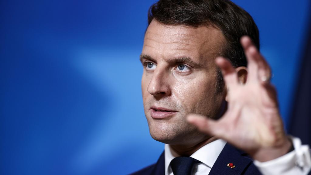 Caricatures : la France "ne va pas changer" son droit "parce qu'il choque ailleurs", prévient Macron