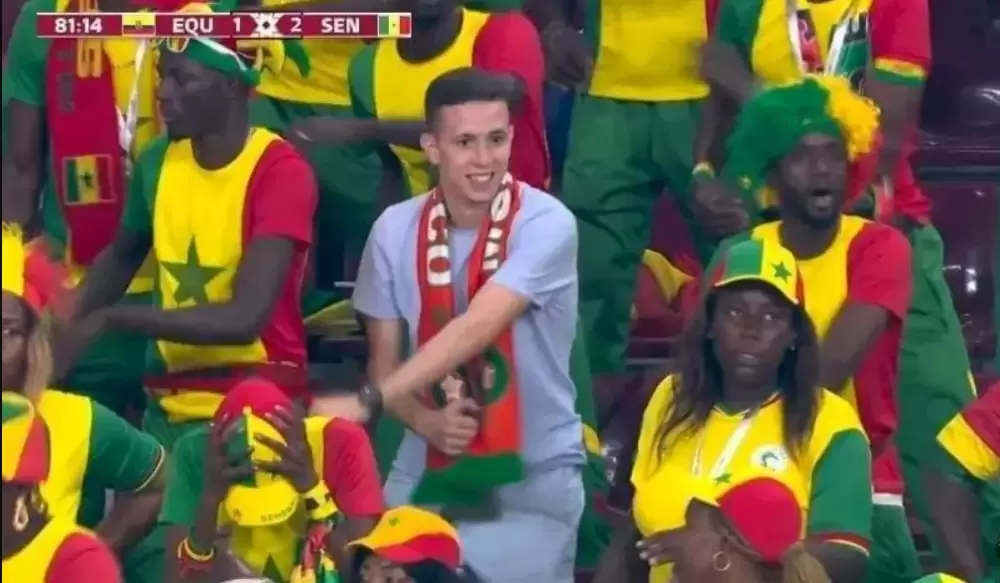 La vidéo d’un Marocain célébrant la victoire du Sénégal avec les supporters fait le buzz