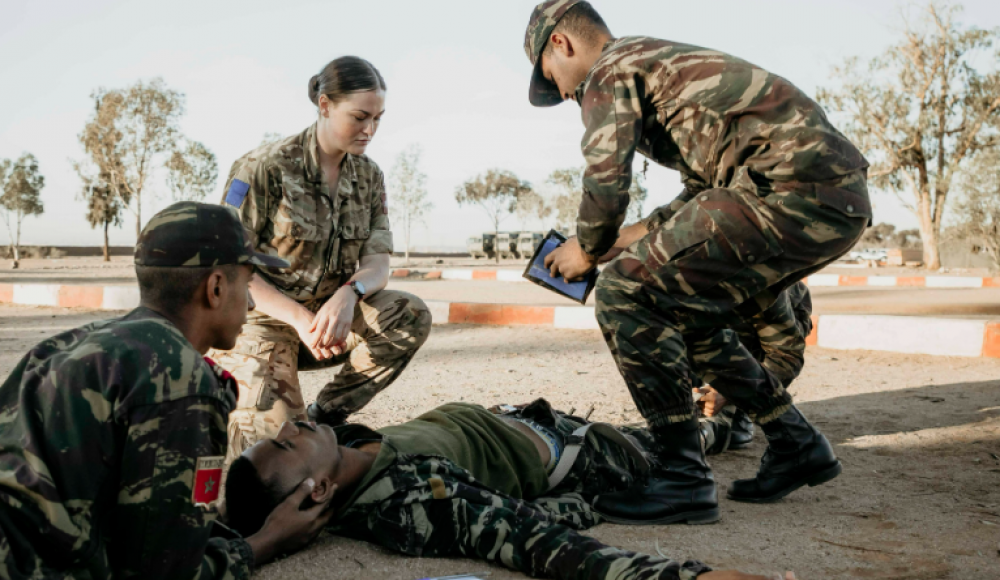 Des parachutistes de l’Armée britannique et marocaine participent à l’exercice « Jbel Sahara » au Maroc