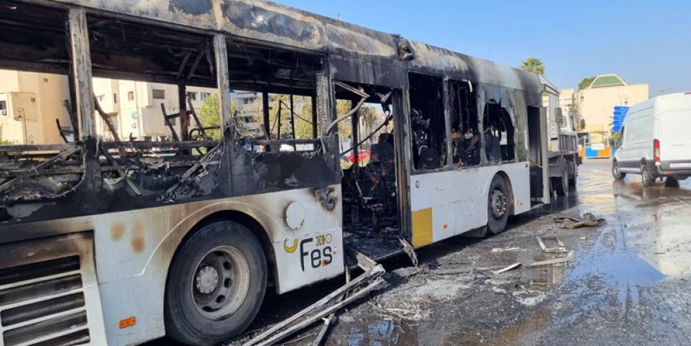 Fès : Énième incendie d'un bus à quelques mètres du Palais Royal