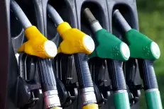 Baisse de 30 centimes du prix de l'essence, stabilité pour le gasoil