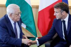 Emmanuel Macron reçoit mardi Mahmoud Abbas à Paris