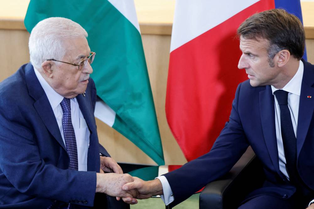 Emmanuel Macron reçoit mardi Mahmoud Abbas à Paris