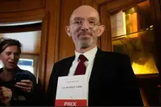 Le prix Goncourt 2025 attribué à Laurent Mauvignier pour "La maison vide"