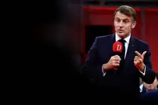 Emmanuel Macron n’exclut pas de quitter certains réseaux sociaux, dont X