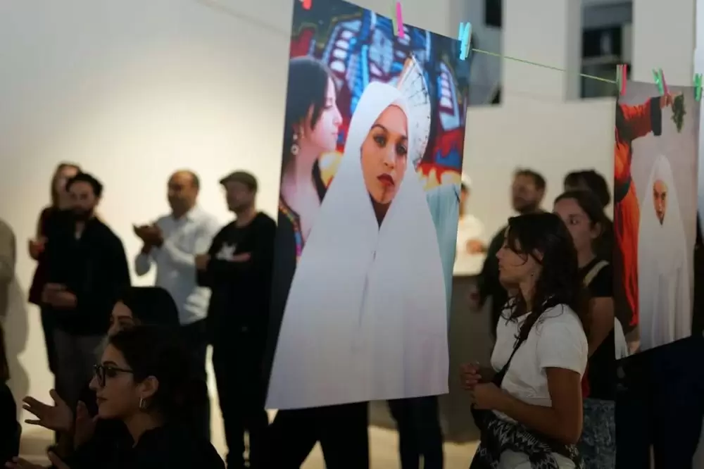 «L’Ghorba» : le photographe Soulaimane Ali explore l’exil et les identités entre le Maroc et la Belgique