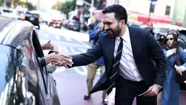 New York : Zohran Mamdani, l'outsider socialiste,...