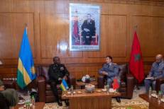 L’Inspecteur Général des FAR s’entretient avec le Chef d’Etat-Major de l’Armée de Terre Rwandaise