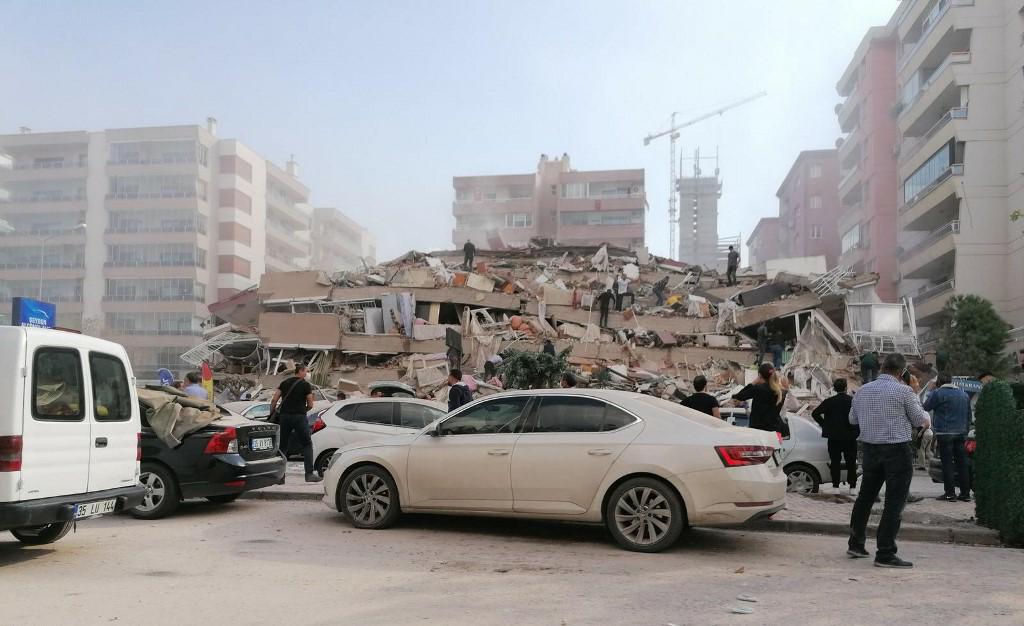 Puissant séisme de magnitude 7 à l'ouest de la Turquie, mini-tsunami en Grèce