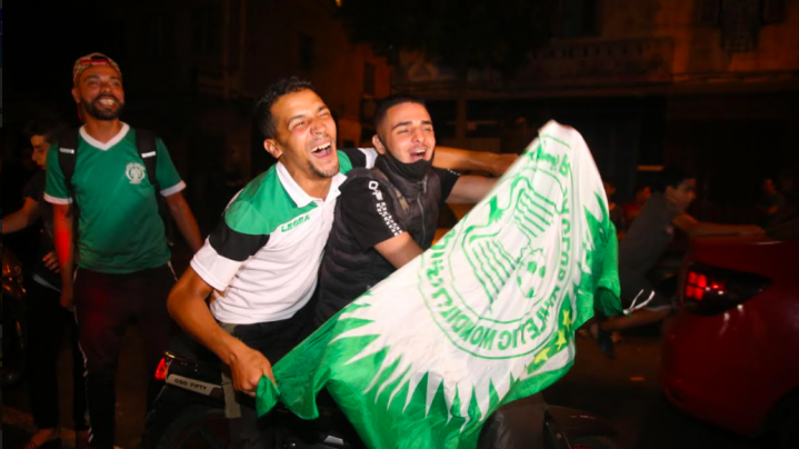 Botola : Le sacre du Raja fêté en grande pompe dans les rues de Casablanca