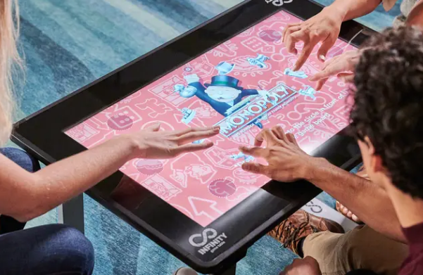 Infinity: Un projet de table de salon tactile pour les jeux de société Hasbro