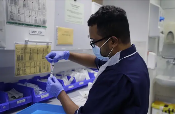 Coronavirus : Des chercheurs britanniques vont commencer à infecter des volontaires