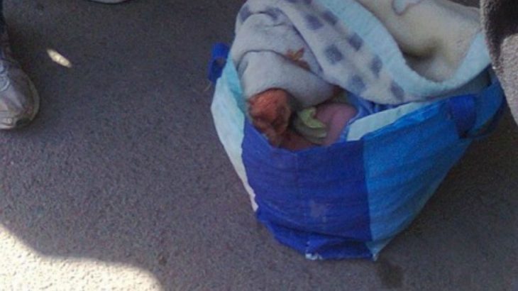 Nouveau scandale dans les hôpitaux marocains, une femme accouche en pleine rue à Bir Jdid
