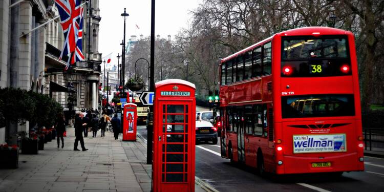 Londres et Tokyo signent le premier accord majeur post-Brexit