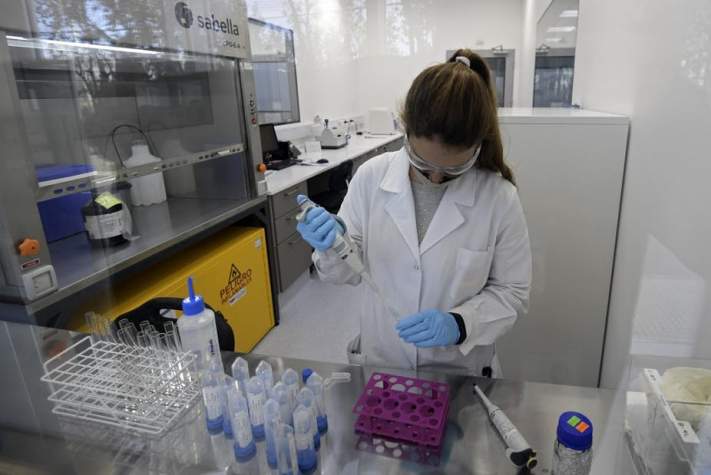 Covid-19 : une course au vaccin aux lourds enjeux financiers