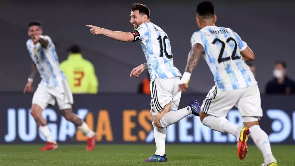 Qualifications coupe du monde 2022 : Leo Messi (PSG) détonateur et buteur fait exploser l'Uruguay avec l'Argentine