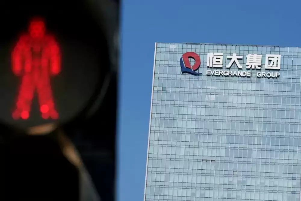 Le promoteur endetté Evergrande s’écroule lors de son retour en Bourse