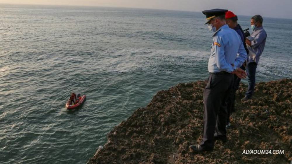 Tragédie – In fine, localisation de la voiture qui a « plongé » avec ses occupants dans les eaux agitées de la corniche de Rabat