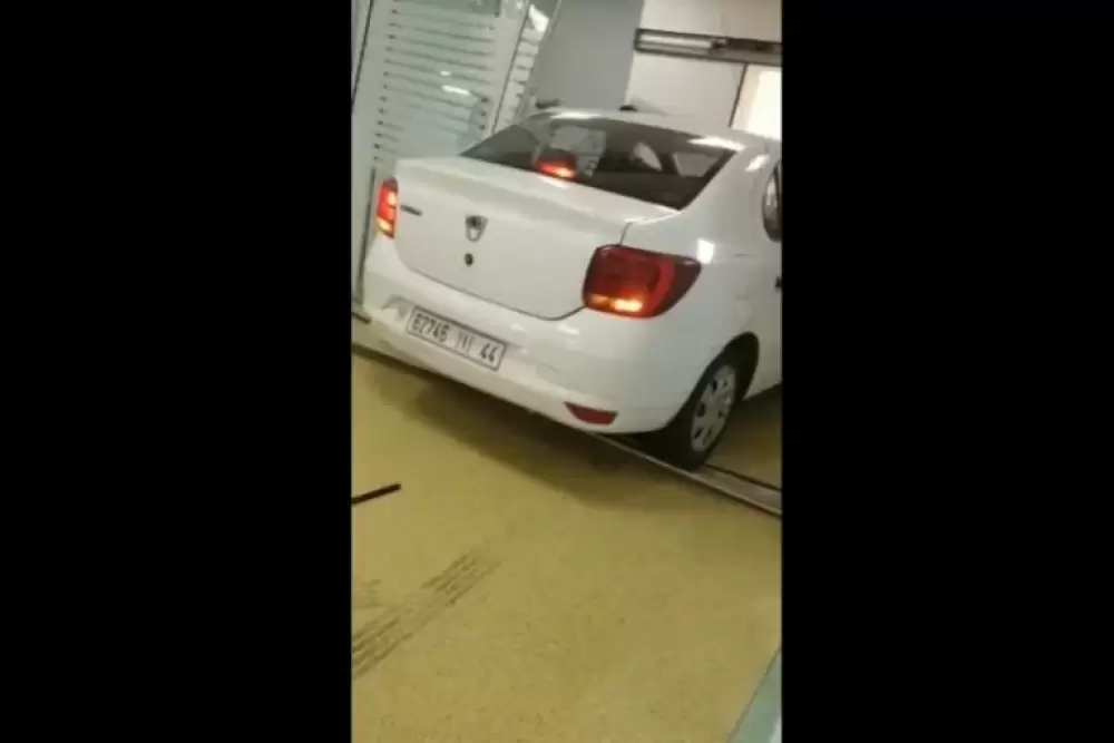 Rabat : Un homme fonce avec sa voiture à l'intérieur des urgences de l'hôpital Cheikh Zayd