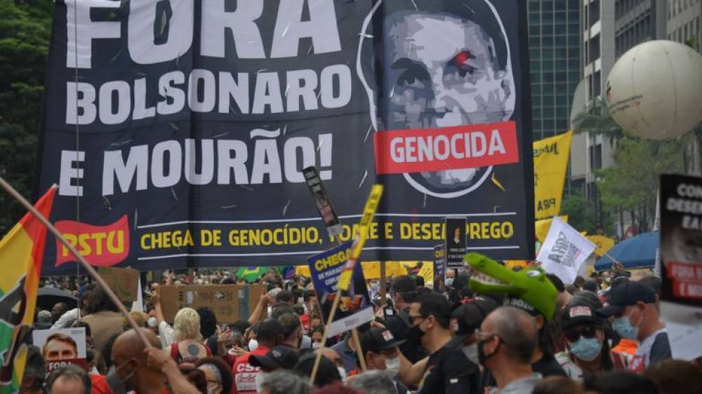 Brésil : Jaïr Bolsonaro accusé de "crime contre l’humanité" pour sa gestion du coronavirus