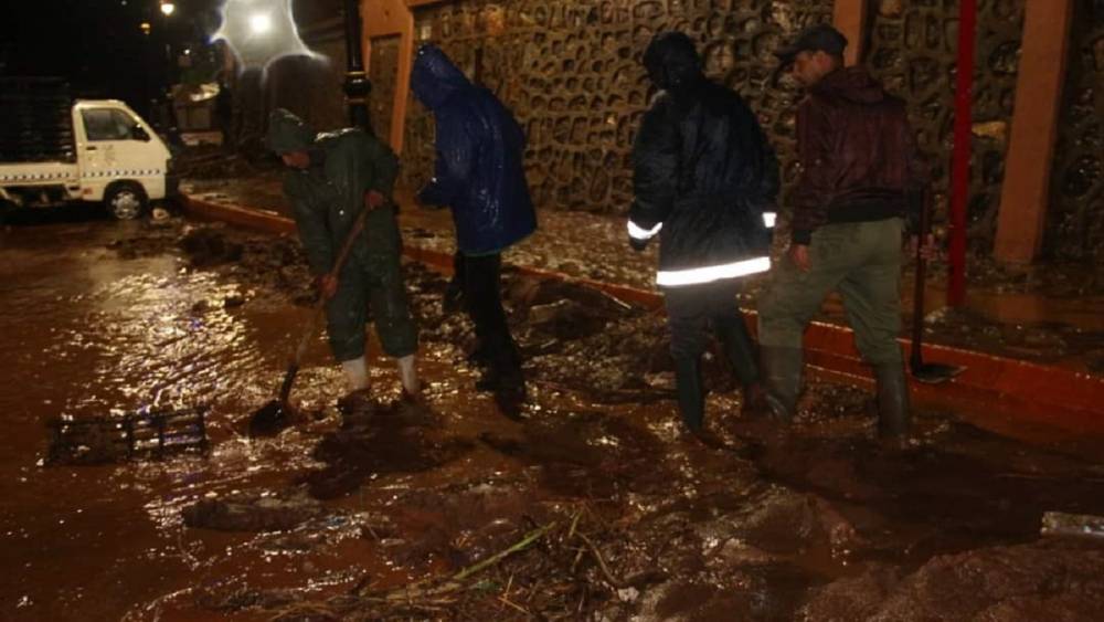 Khénifra : des pluies torrentielles submergent la ville et emportent une petite fille (images)