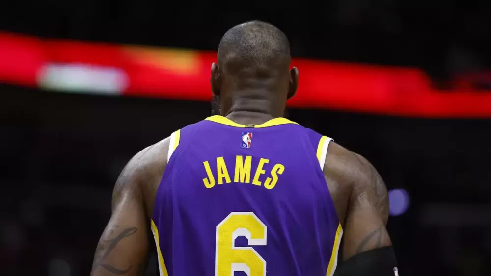 NBA : Lebron James à la chasse de Kareem Abdul-Jabbar, le record en jeu de la saison