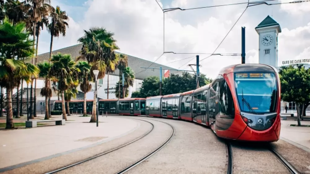 Conseil communal de Casablanca: 200 millions de dirhams pour résorber le déficit d’exploitation du tramway et des bus