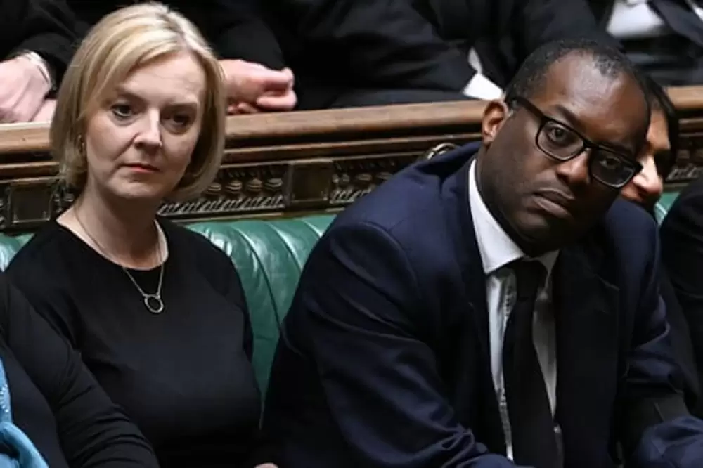 Royaume-Uni : Liz Truss limoge son ministre des Finances