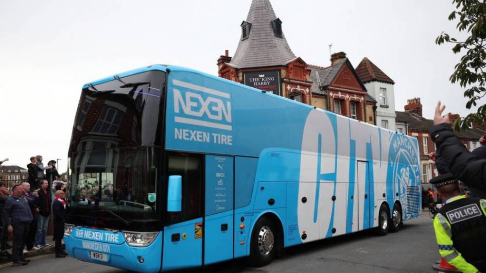 Premier League: enquête après des dommages infligés au bus de Manchester City