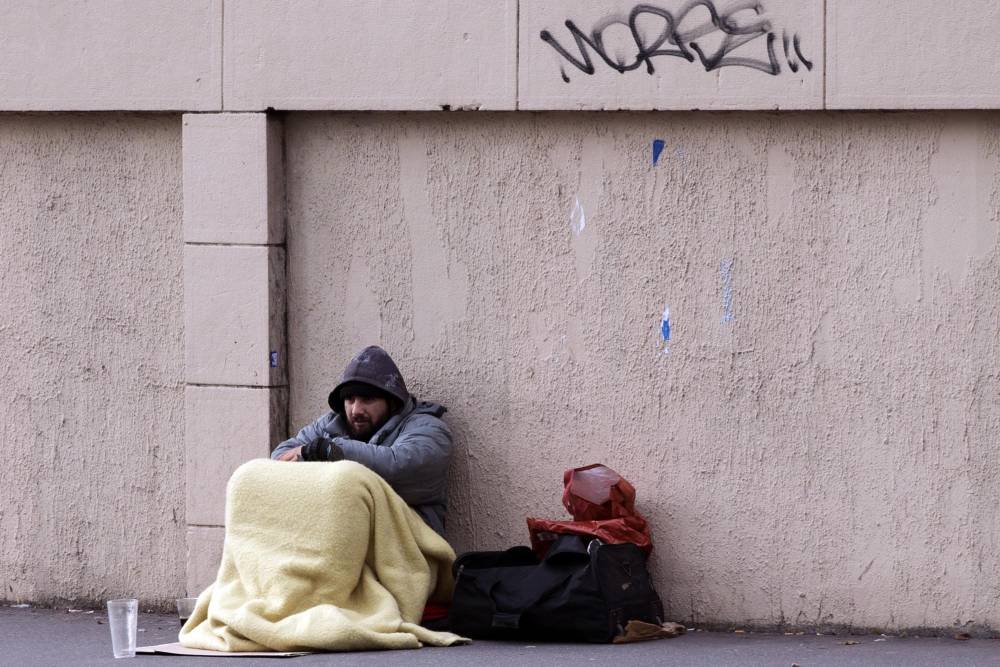 France : 624 personnes vivant dans la rue sont décédées en 2022 (collectif)