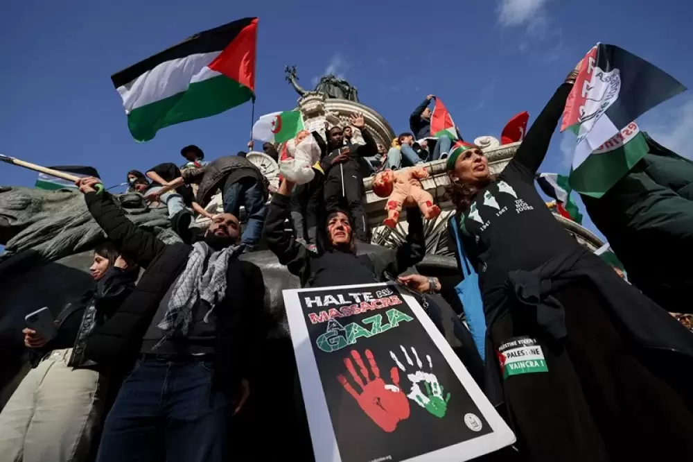 Paris: Des milliers de manifestants appellent à la fin du "massacre à Gaza"