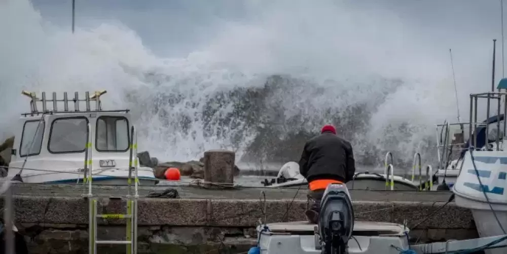 La Suède tente d’endiguer la fuite de gazole d’un ferry échoué