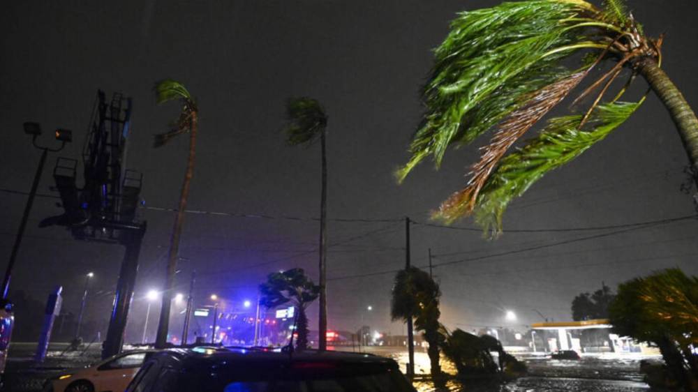 L'ouragan Milton s'abat sur la Floride, 2,5 millions de foyers sans électricité