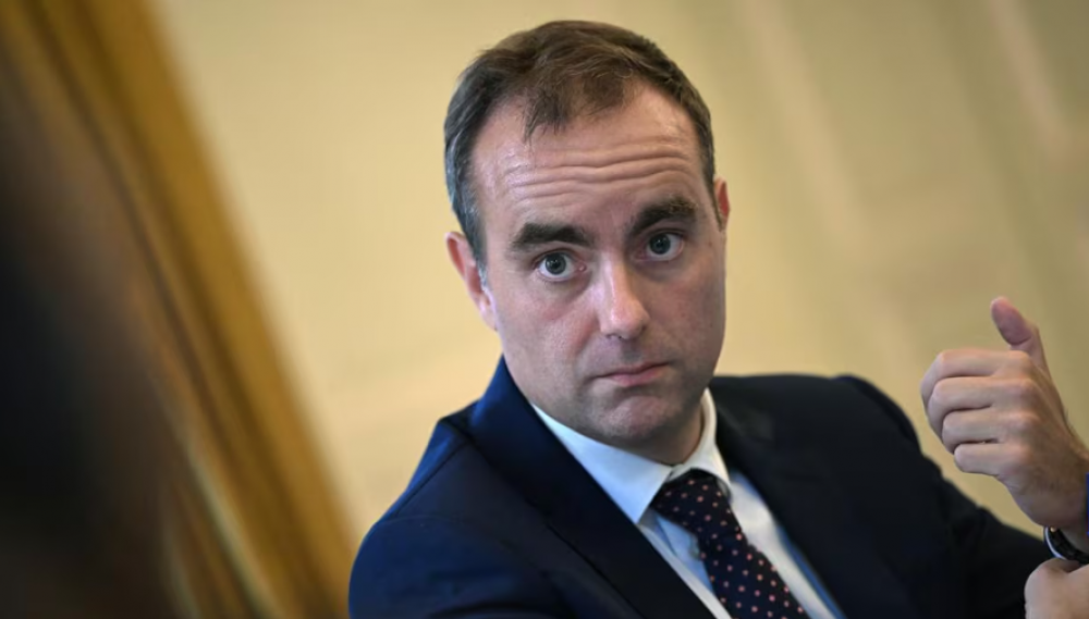 Gouvernement Lecornu: un remaniement resserré avec peu de nouveaux entrants attendu en France