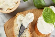 Additifs dans le fromage à tartiner : l’ONSSA apporte des précisions et rassure les consommateurs