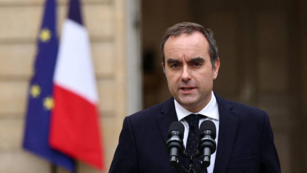 Lecornu fustige « les ambitions partisanes » à l’origine de sa démission