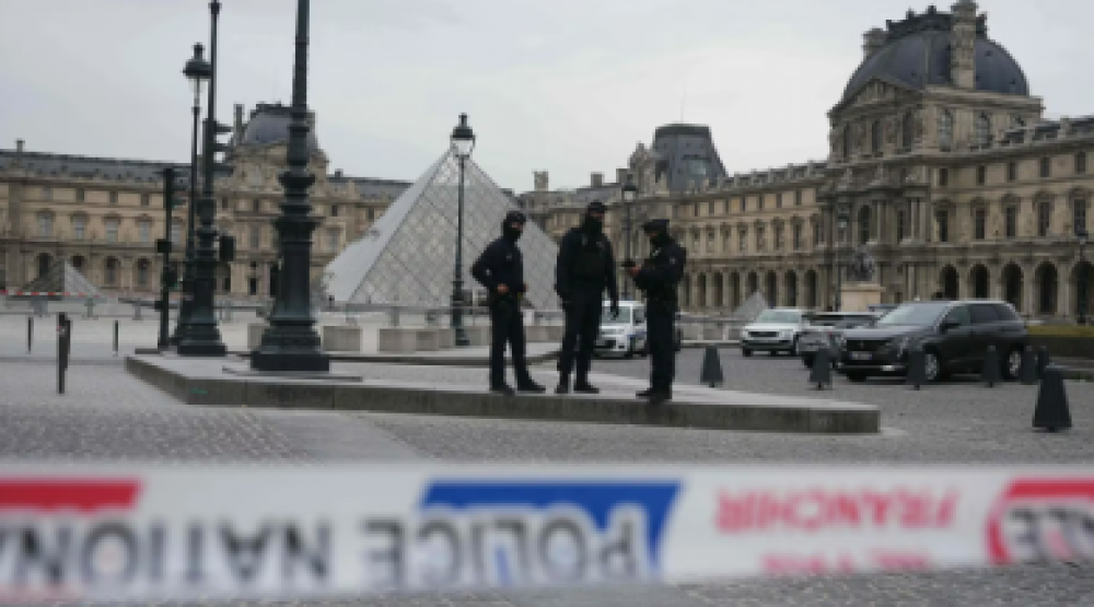 Casse du Louvre : Cinq nouvelles interpellations, un suspect-clé arrêté