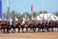 Salon du Cheval d'El Jadida : les FAR mettent en lumière les rôles du cheval militaire et rendent hommage aux cavaliers des Mehallas du Sultan Moulay Hassan Ier