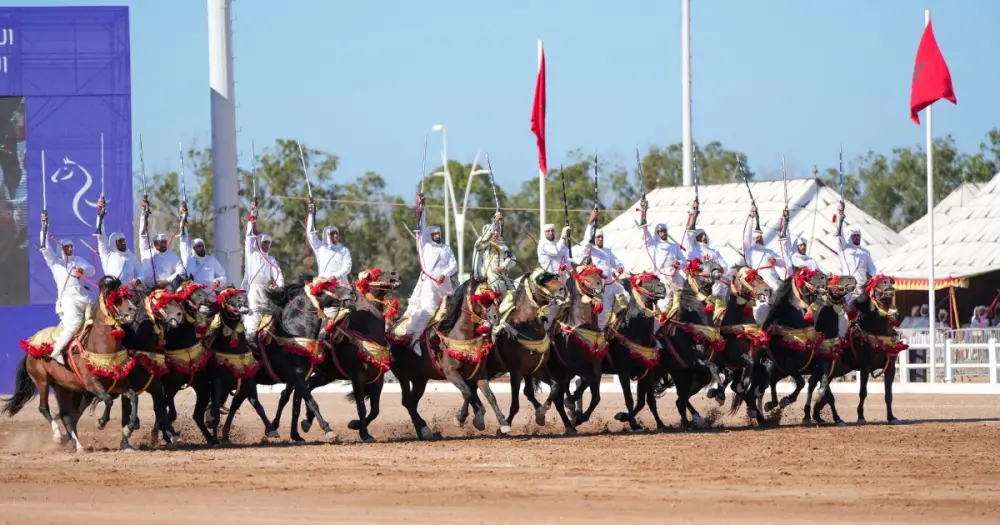 Salon du Cheval d'El Jadida : les FAR mettent en lumière les rôles du cheval militaire et rendent hommage aux cavaliers des Mehallas du Sultan Moulay Hassan Ier