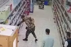Tétouan : un homme arrêté après avoir cassé des bouteilles d’alcool dans un supermarché