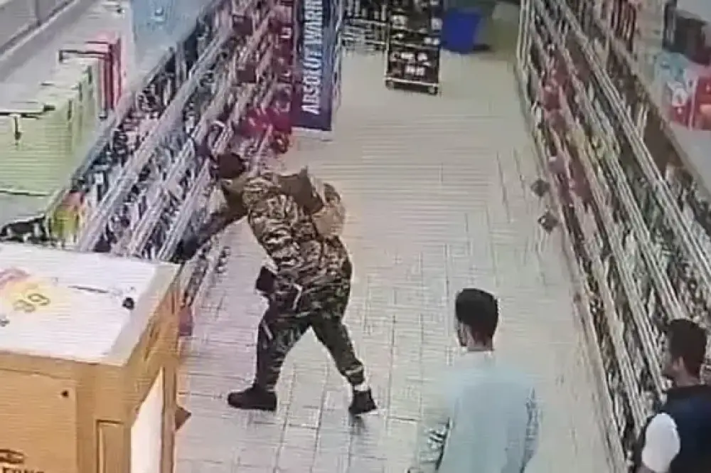 Tétouan : un homme arrêté après avoir cassé des bouteilles d’alcool dans un supermarché